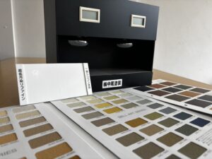 ショールームで確認できる塗料サンプル